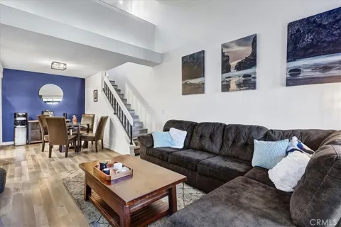 883 W 34th
