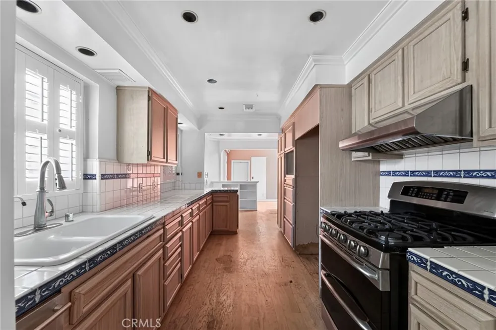 2201 E Glenoaks Glendale, CA 91206