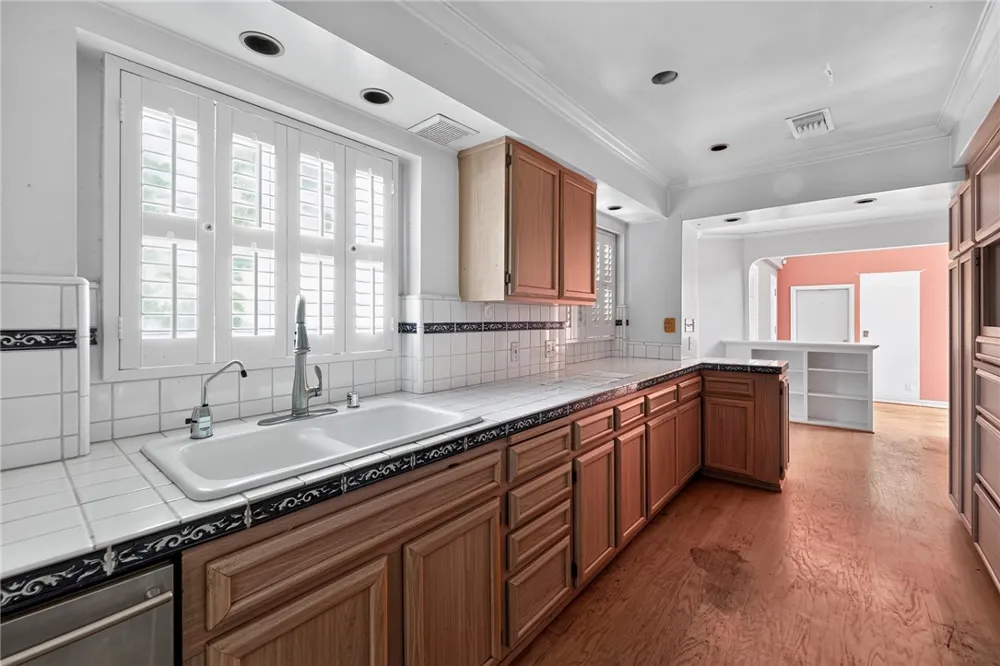2201 E Glenoaks Glendale, CA 91206