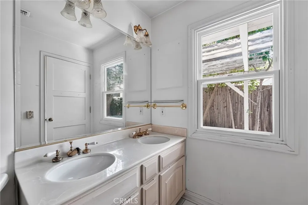 2201 E Glenoaks Glendale, CA 91206