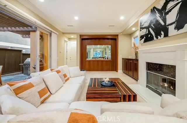225 11th Huntington Beach, CA 92648