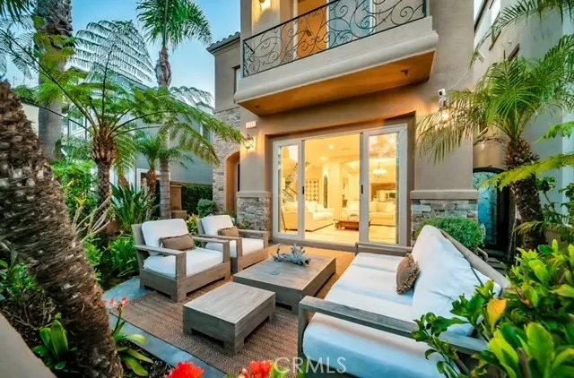 225 11th Huntington Beach, CA 92648