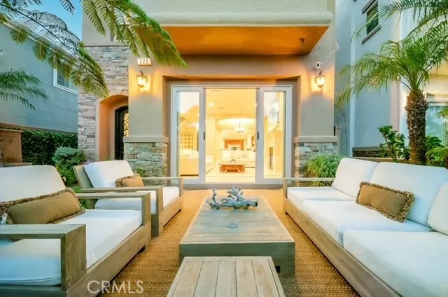 225 11th Huntington Beach, CA 92648