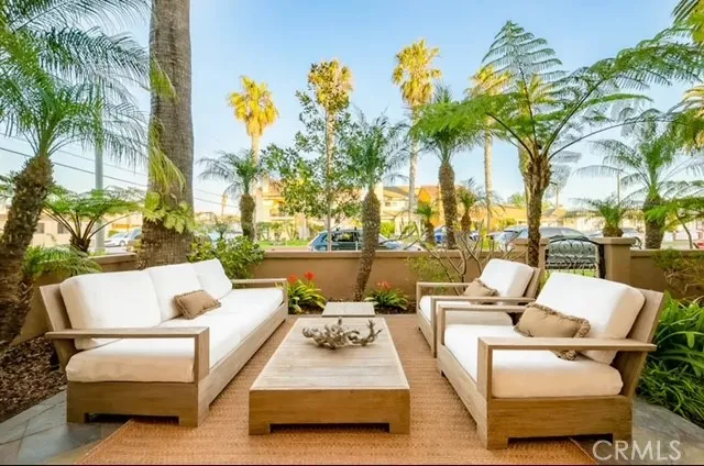 225 11th Huntington Beach, CA 92648