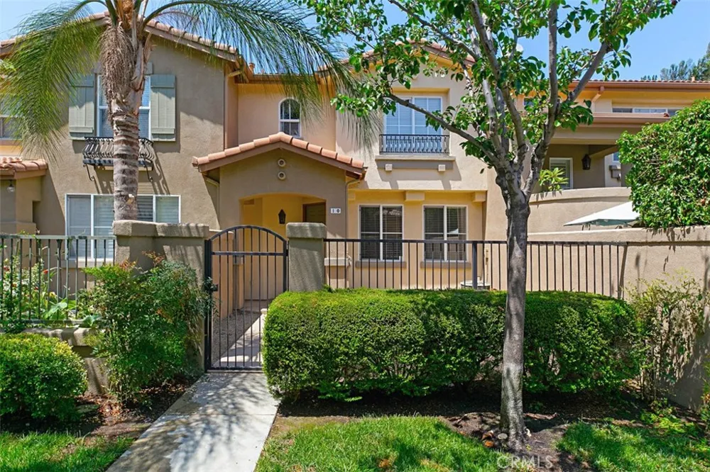 10 New Market Irvine, CA 92602