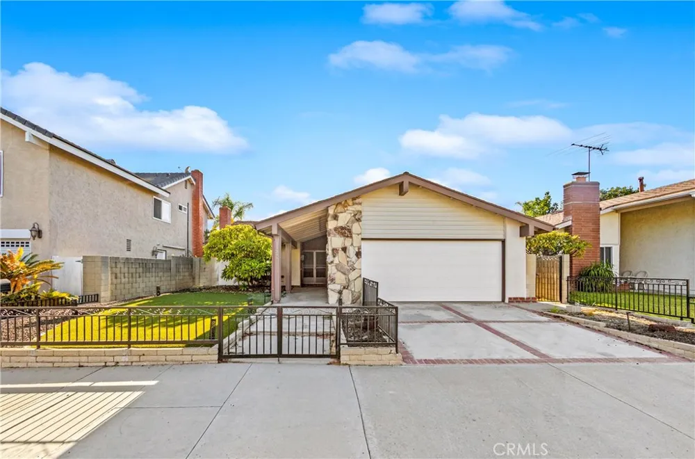 11377 Madeira Cypress, CA 90630