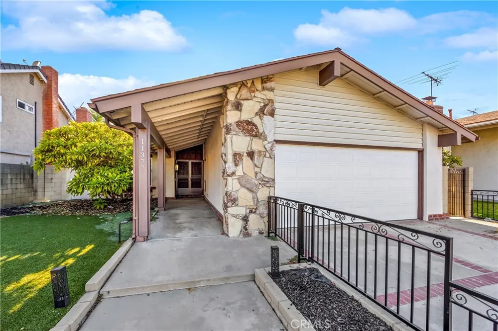 11377 Madeira Cypress, CA 90630