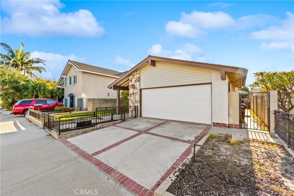 11377 Madeira Cypress, CA 90630