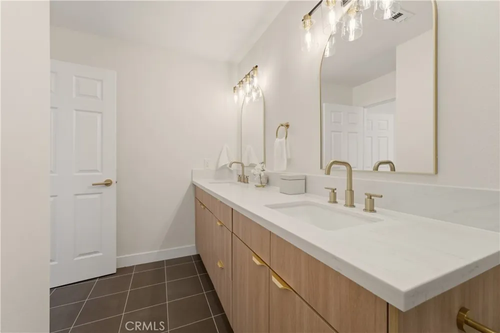 3186 E Radcliffe Anaheim, CA 92806