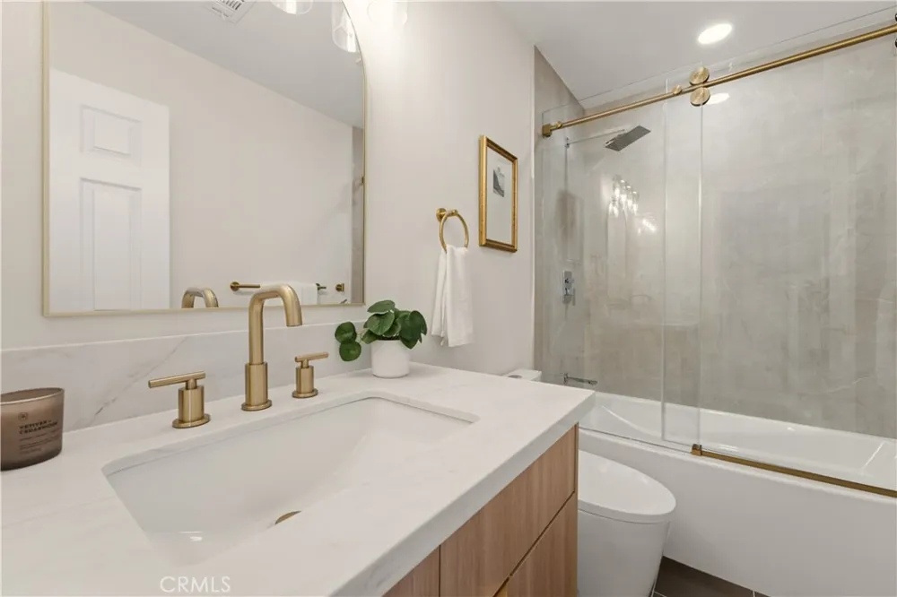 3186 E Radcliffe Anaheim, CA 92806
