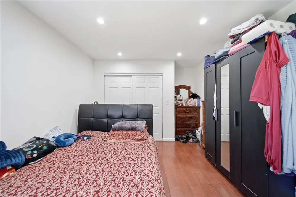 242 W 88th Los Angeles, CA 90003
