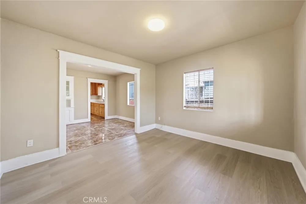 242 W 88th Los Angeles, CA 90003