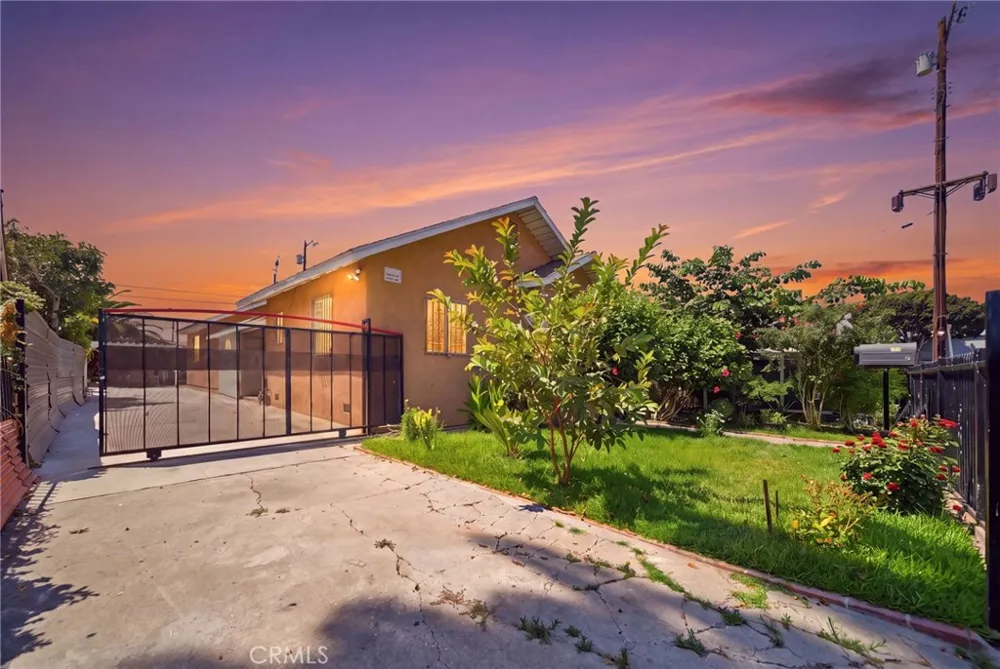 242 W 88th Los Angeles, CA 90003