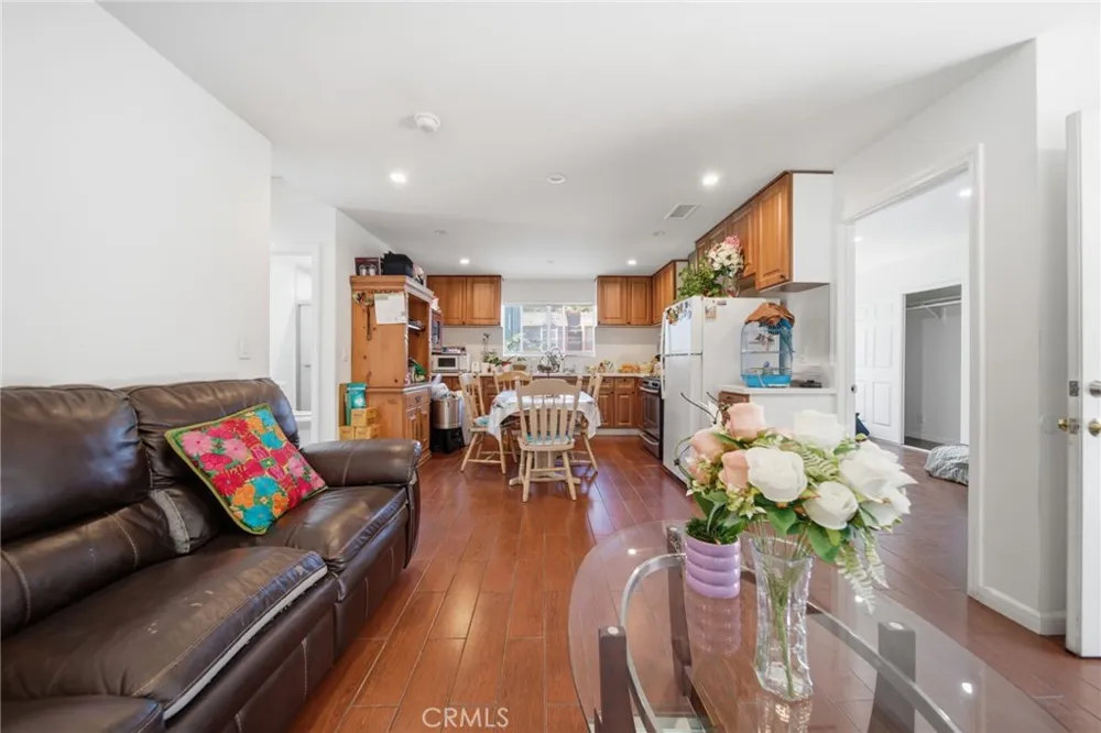242 W 88th Los Angeles, CA 90003