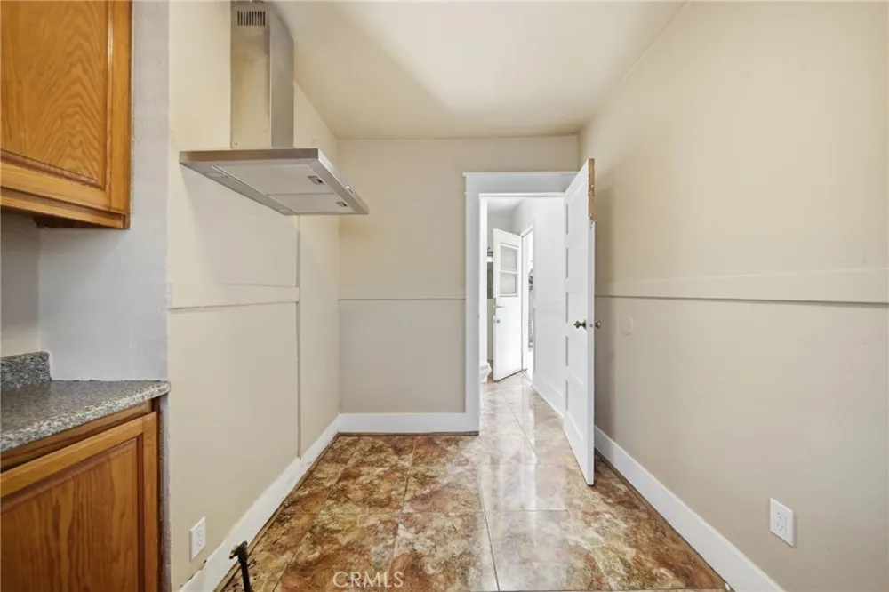 242 W 88th Los Angeles, CA 90003