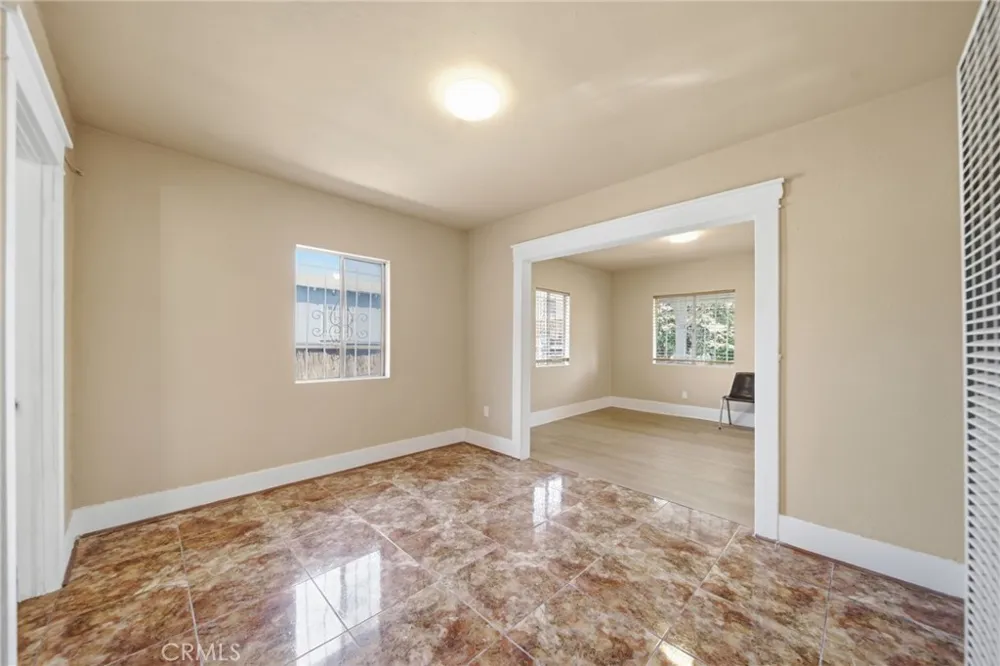 242 W 88th Los Angeles, CA 90003