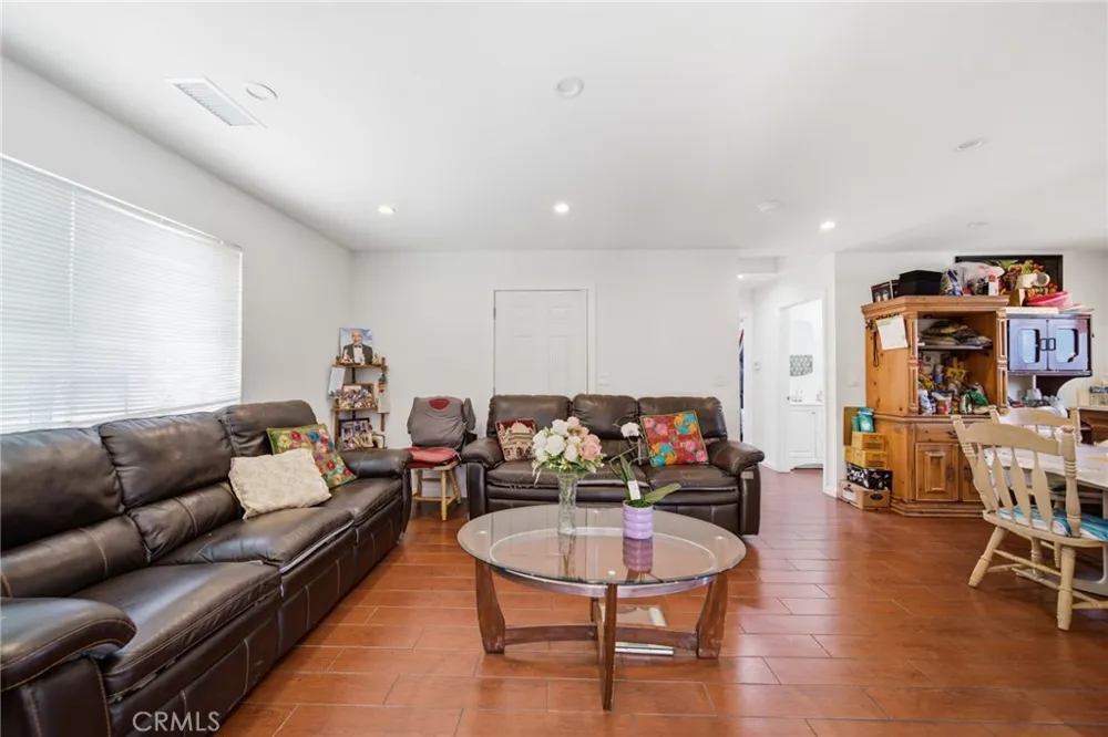 242 W 88th Los Angeles, CA 90003