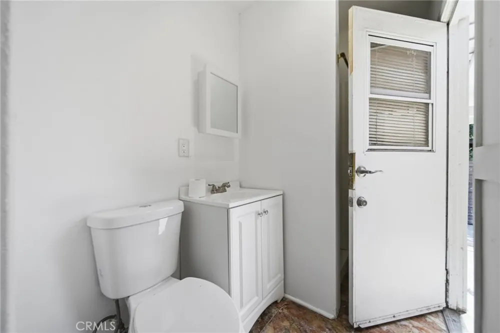 242 W 88th Los Angeles, CA 90003