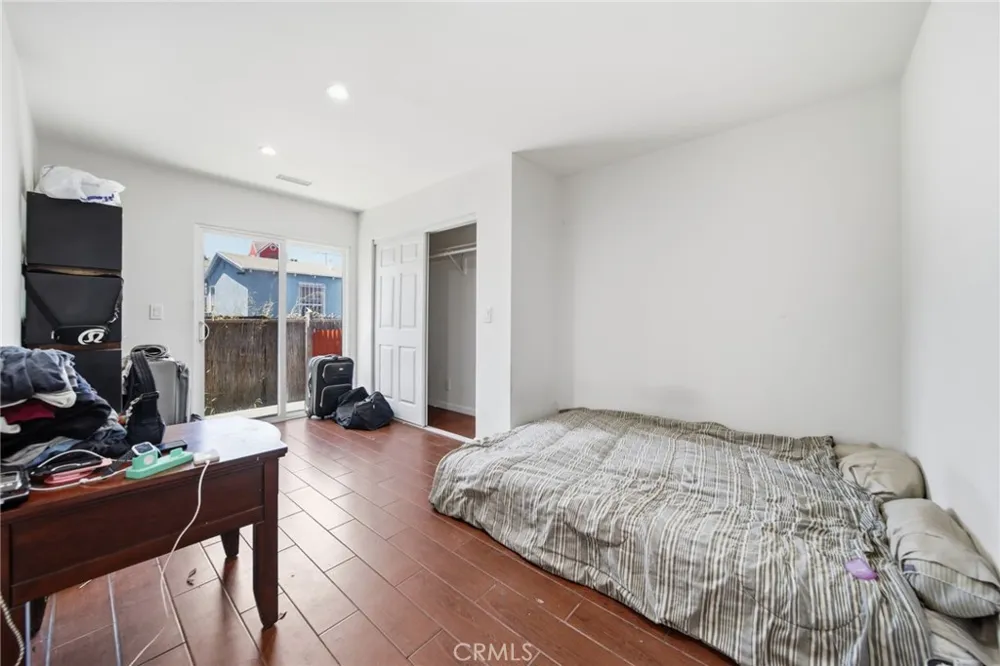 242 W 88th Los Angeles, CA 90003