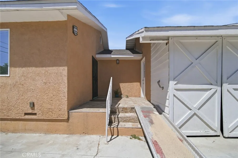 242 W 88th Los Angeles, CA 90003