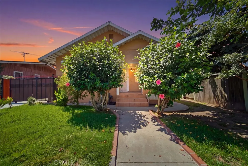 242 W 88th Los Angeles, CA 90003