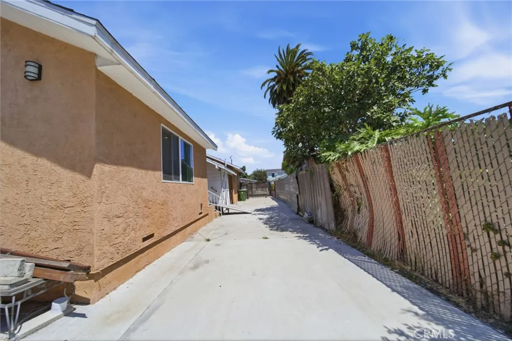 242 W 88th Los Angeles, CA 90003