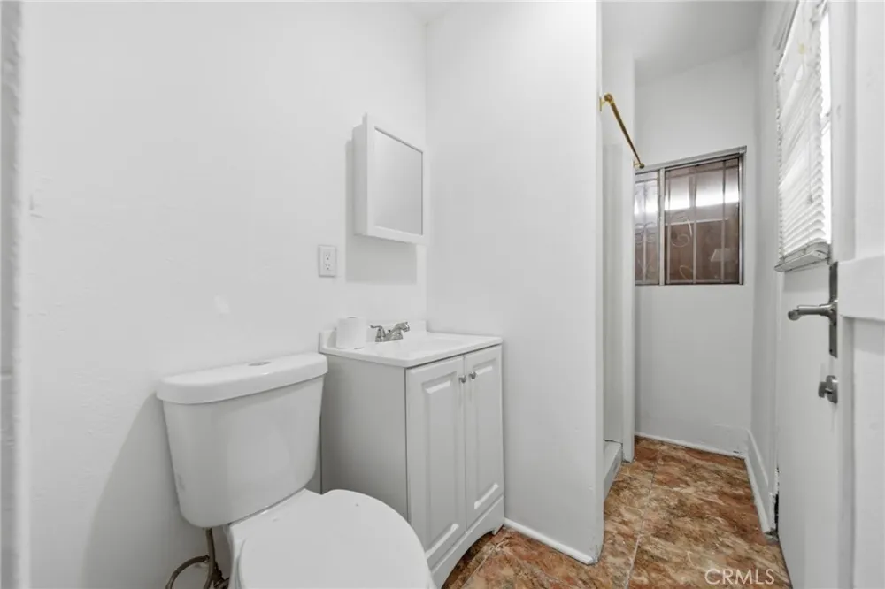 242 W 88th Los Angeles, CA 90003