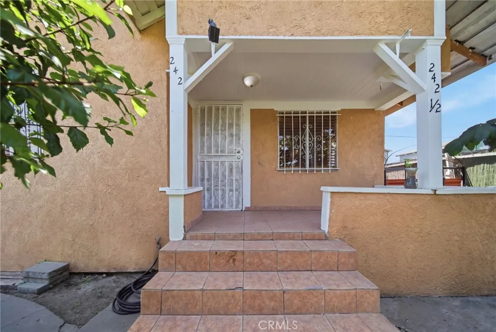 242 W 88th Los Angeles, CA 90003