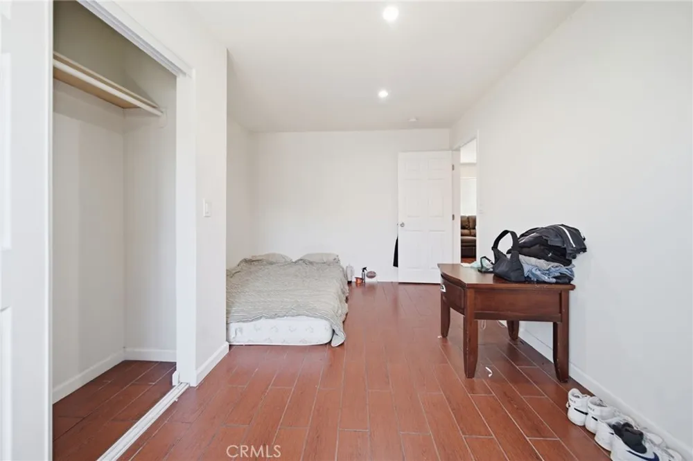 242 W 88th Los Angeles, CA 90003