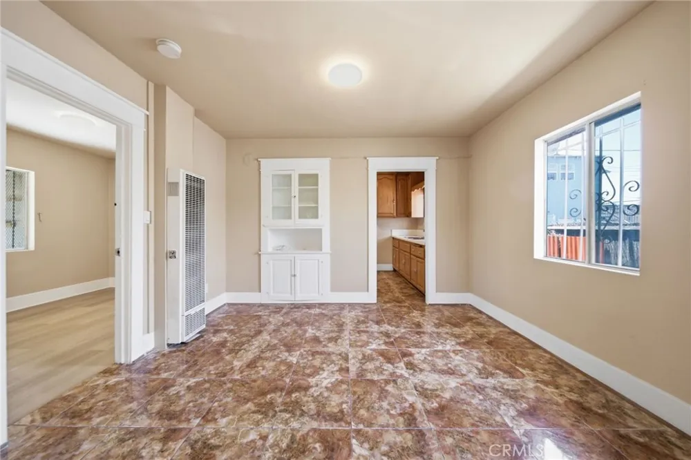 242 W 88th Los Angeles, CA 90003