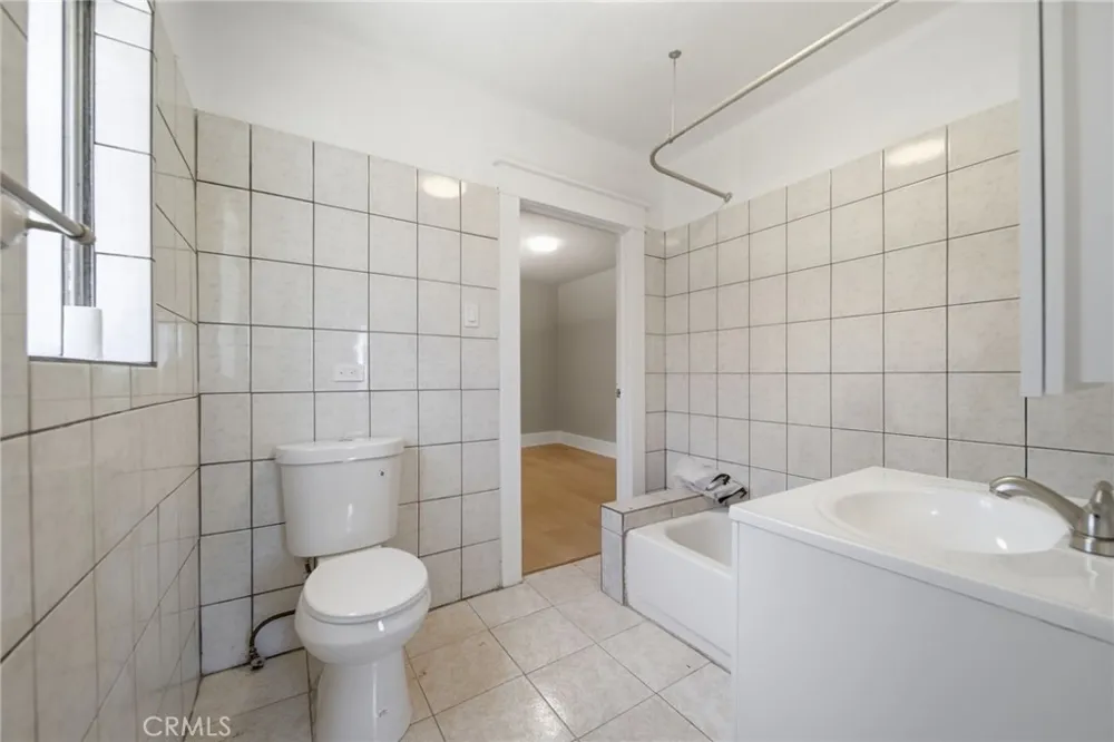 242 W 88th Los Angeles, CA 90003