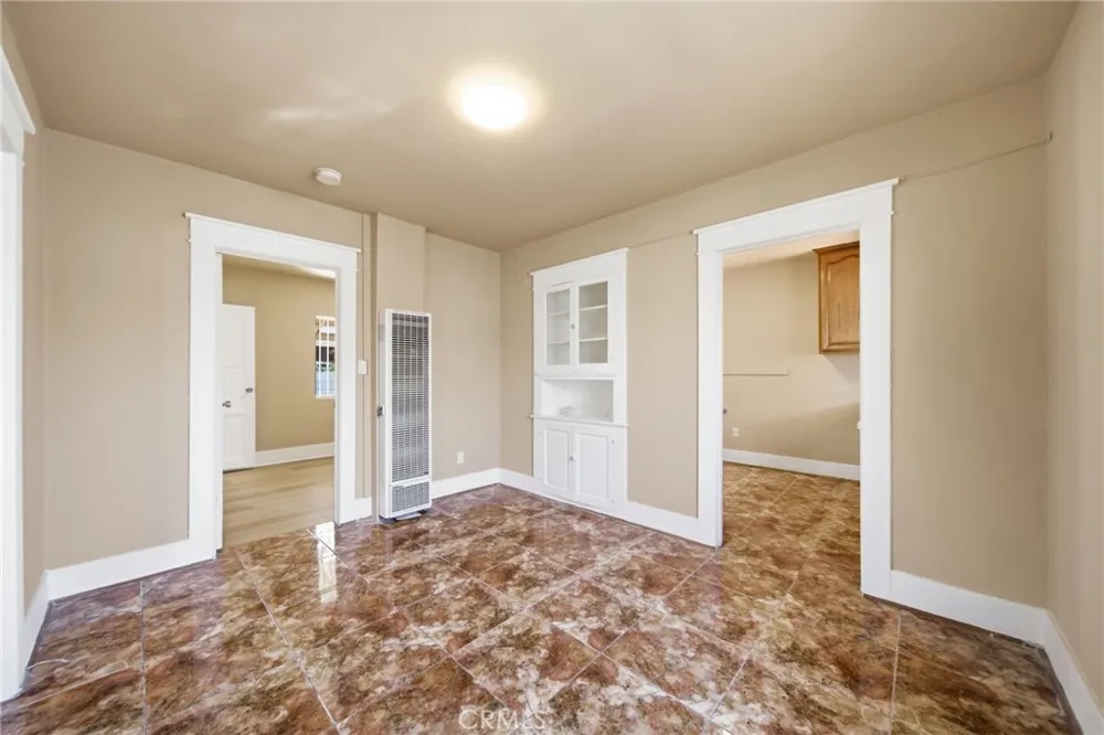 242 W 88th Los Angeles, CA 90003