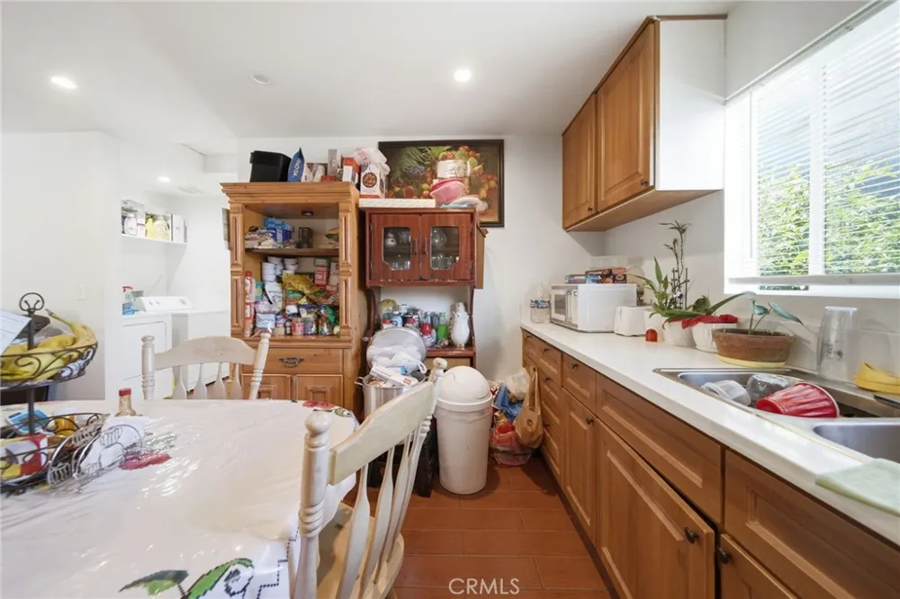 242 W 88th Los Angeles, CA 90003
