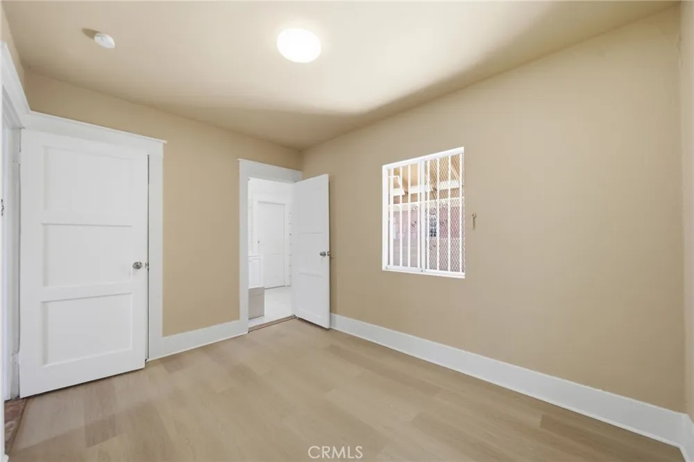 242 W 88th Los Angeles, CA 90003