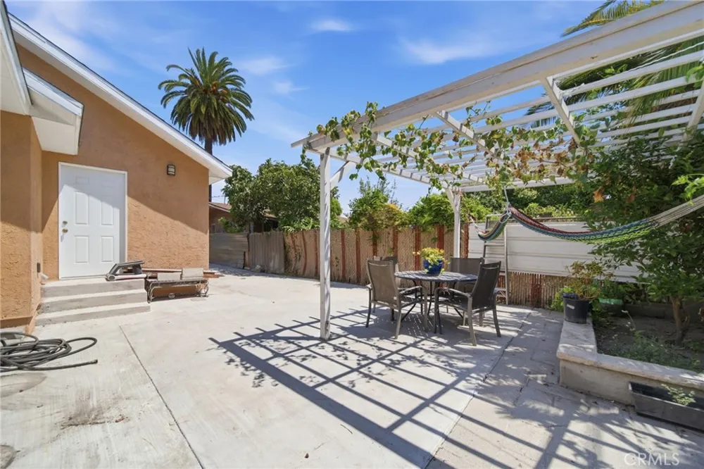 242 W 88th Los Angeles, CA 90003