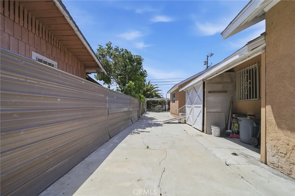 242 W 88th Los Angeles, CA 90003