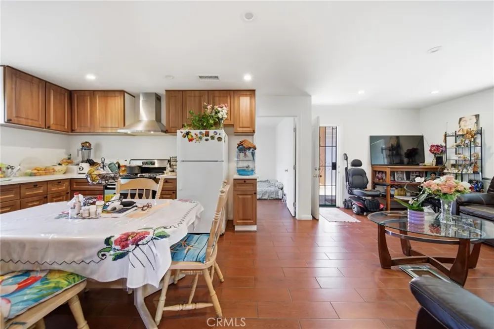 242 W 88th Los Angeles, CA 90003