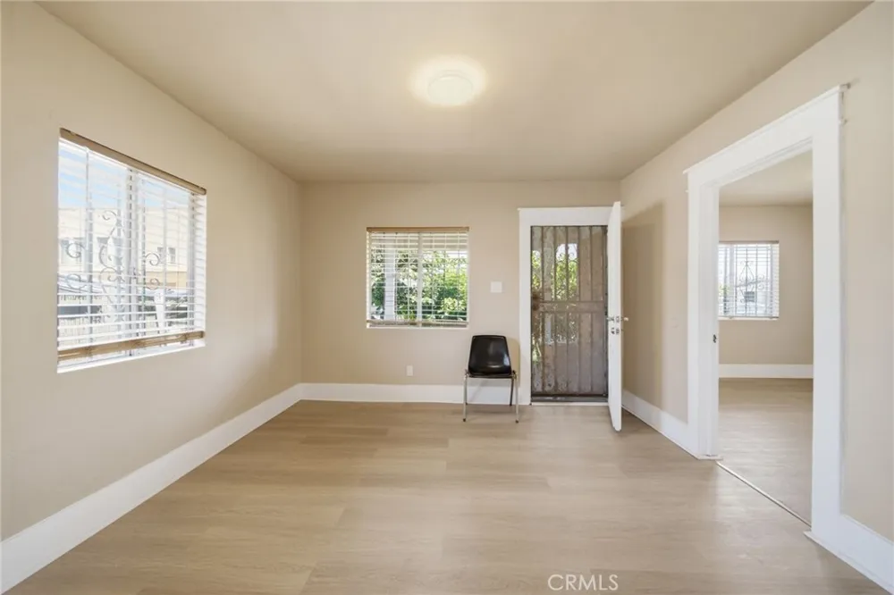 242 W 88th Los Angeles, CA 90003