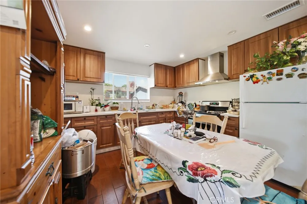 242 W 88th Los Angeles, CA 90003