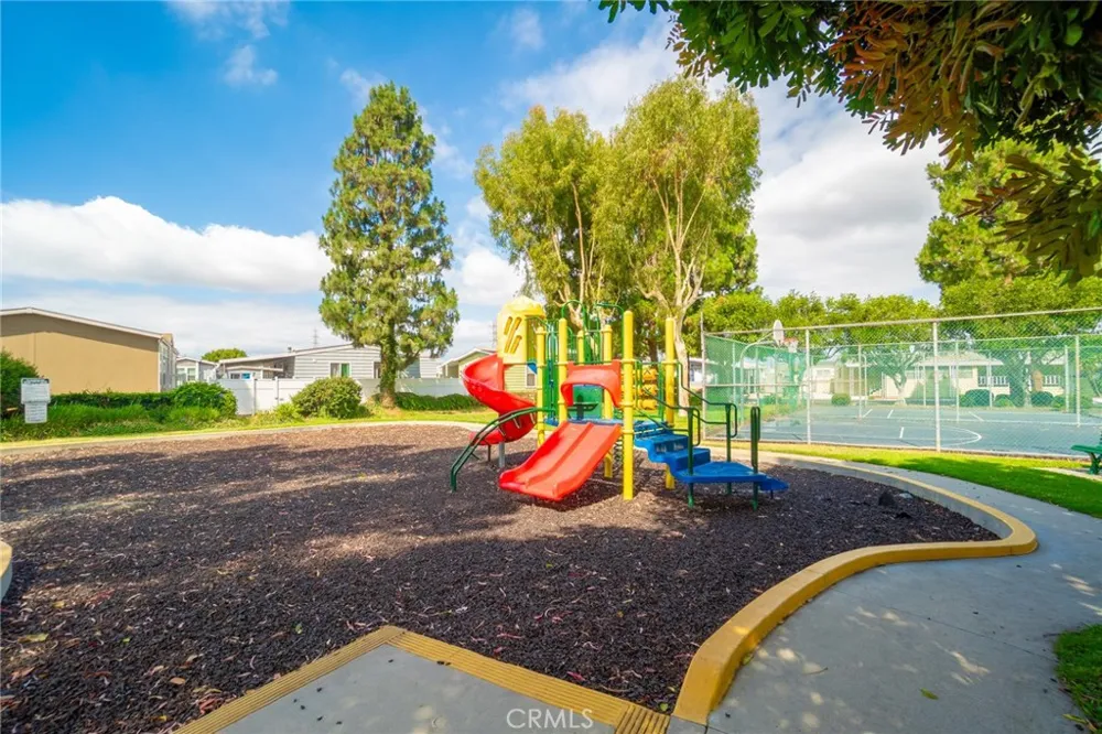 3595 Santa Fe #36 Long Beach, CA 90810