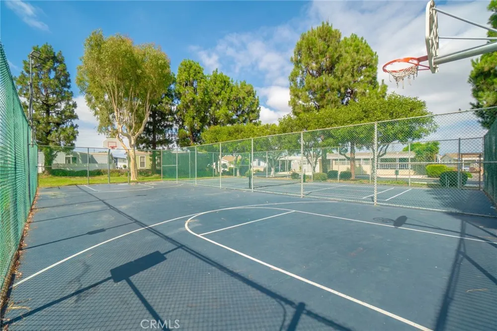 3595 Santa Fe #36 Long Beach, CA 90810