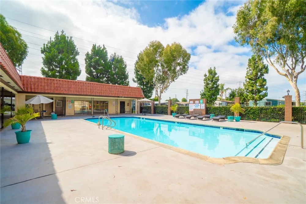 3595 Santa Fe #36 Long Beach, CA 90810