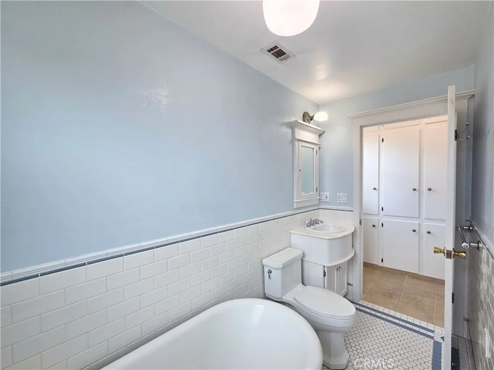 9497 Foster Road Downey, CA 90242