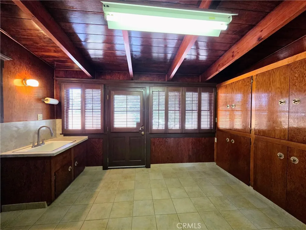 9497 Foster Road Downey, CA 90242