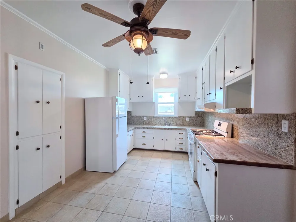 9497 Foster Road Downey, CA 90242