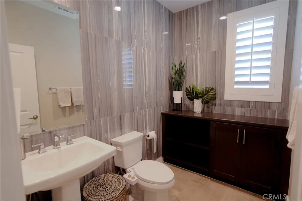 25172 Cypress Bluff Dr. Canyon Country, CA 91387