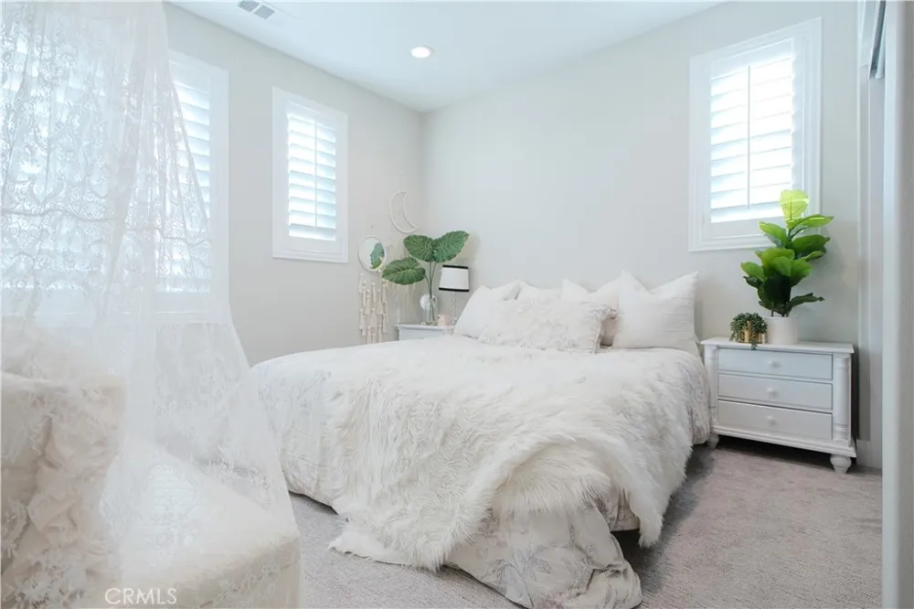25172 Cypress Bluff Dr. Canyon Country, CA 91387