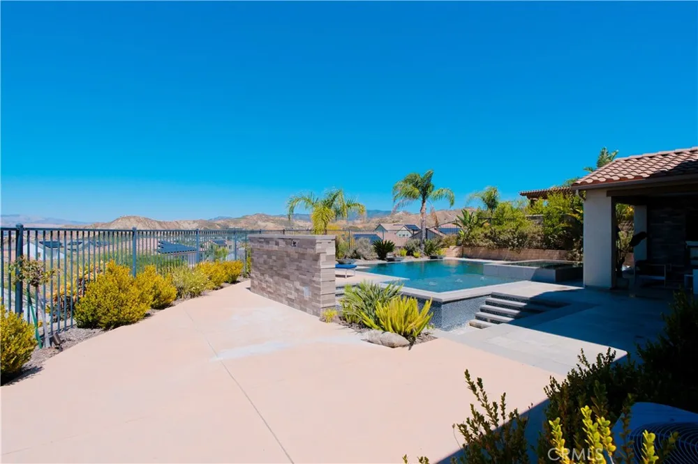 25172 Cypress Bluff Dr. Canyon Country, CA 91387