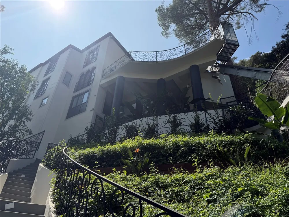 1301 Beverly Los Angeles, CA 90210