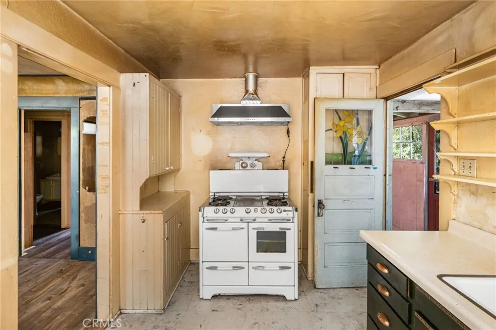 349 Pine Orange, CA 92866